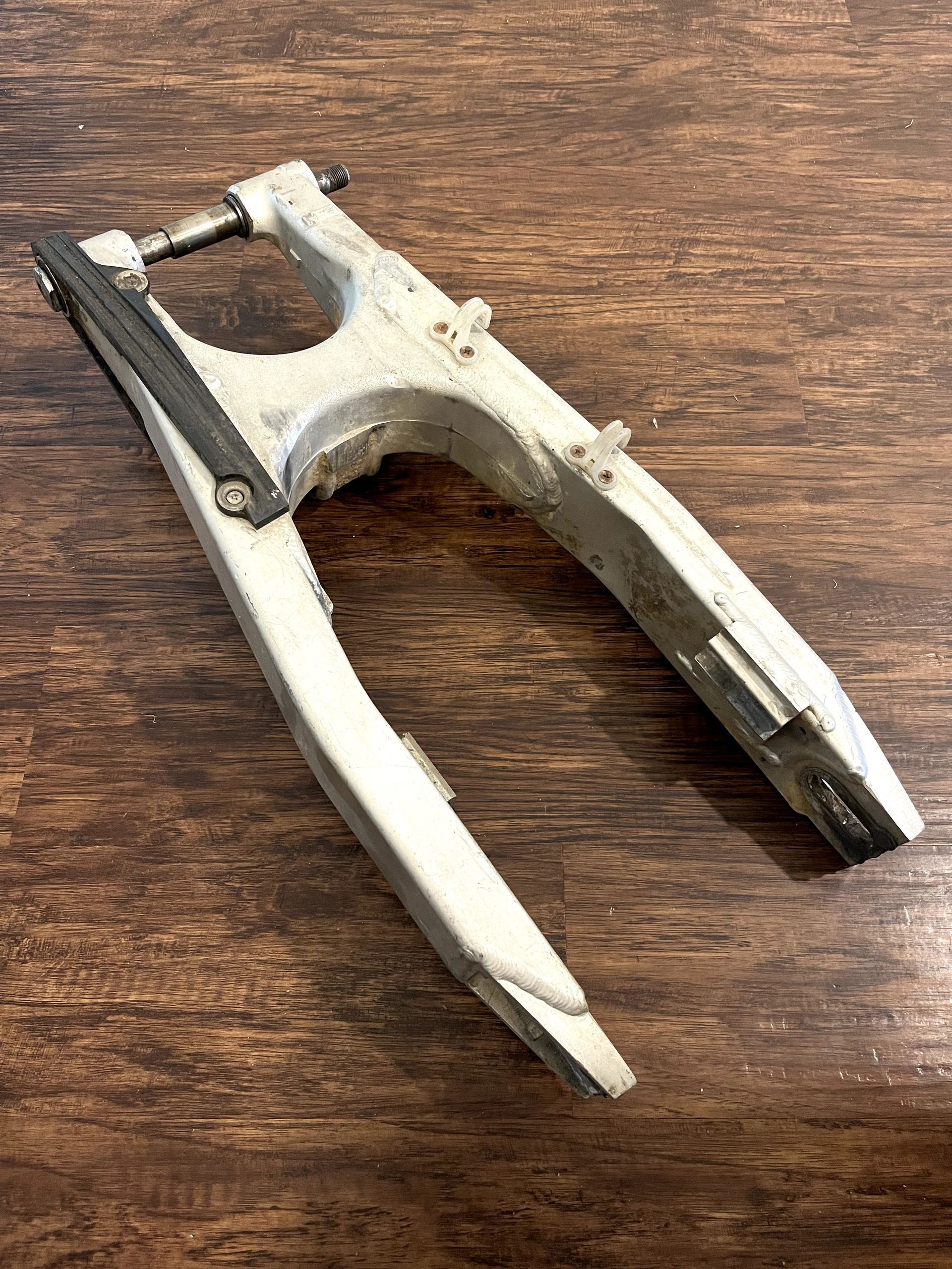 99-02 KX125 KX250 OEM Rear Swingarm Assembly W/ Axle Bolt - 33001-1575-TX