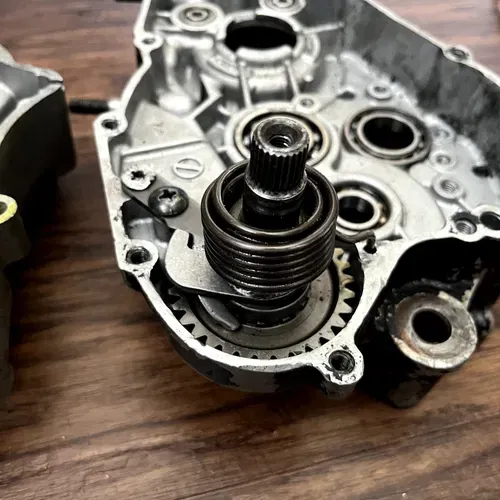 06-13 KX85 KX100 Motor Engine Cases Left Right Case W/ Kickstart Assembly Gear