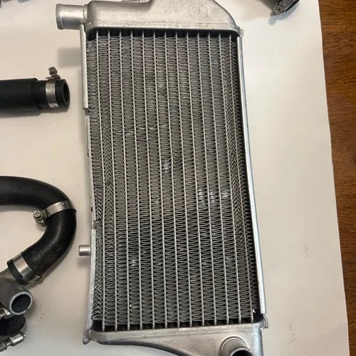 18-25 Suzuki RMZ250 RMZ450 OEM Left Right Radiator Radiators W/ Hoses / Louvers 