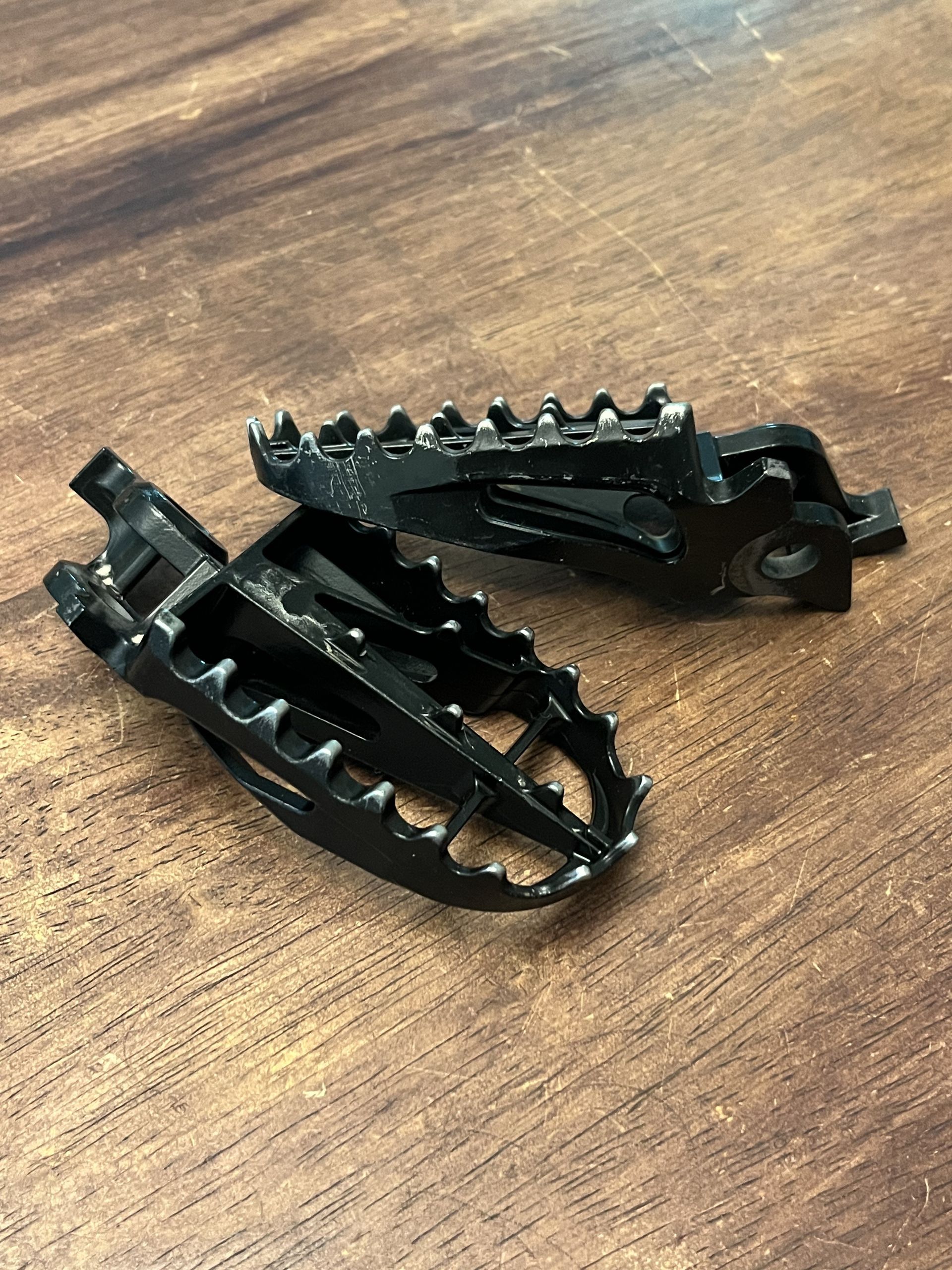 2020 KX250 KX450 OEM Footpegs W/ Springs 06-26 Kawasaki - 32054-0054 32054-0055