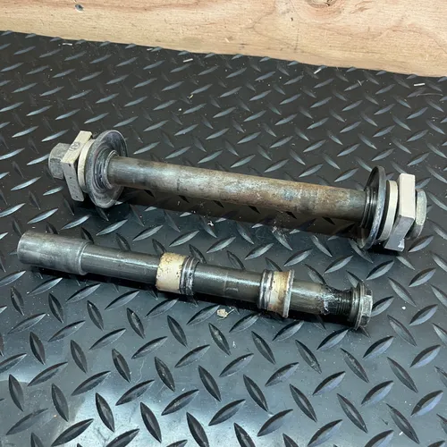 02-04 Yz125 Yz250 Front And Rear Axles