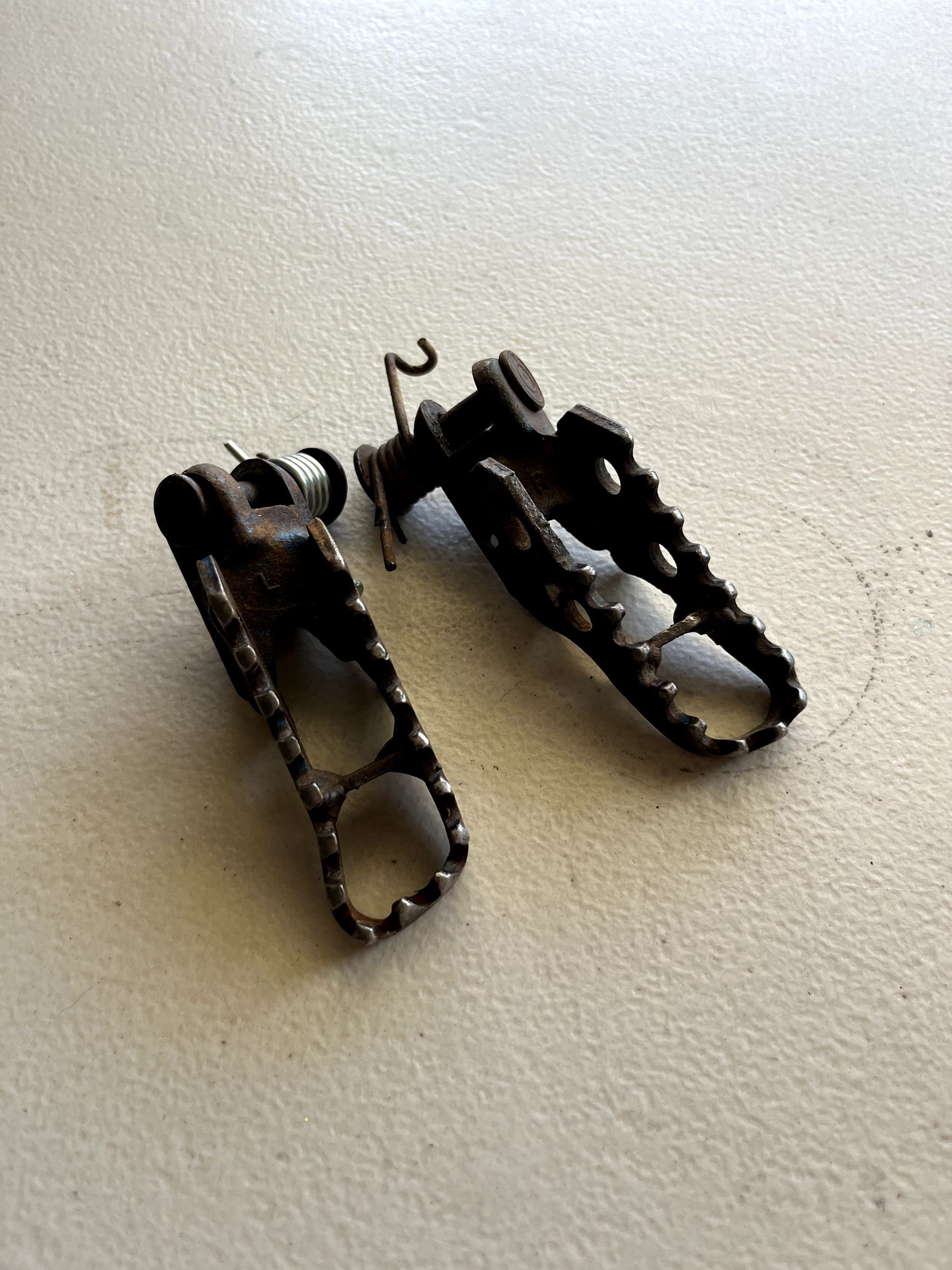 89-95 RM125 RM250 OEM Left Right Footpegs 