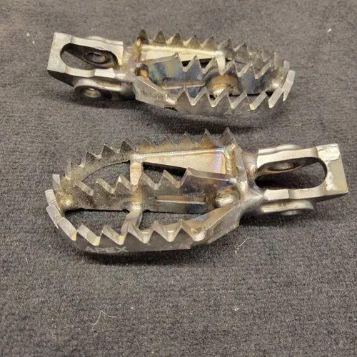 Raptor Titanium Footpegs