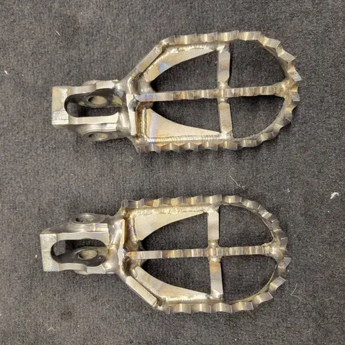 Raptor Titanium Footpegs