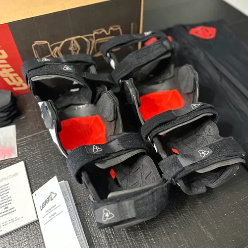 Leatt Knee Brace Z-Frame XL Pair White