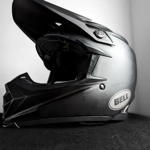Sz.L Moto 9 Bell Helmet Matte Black MIPS