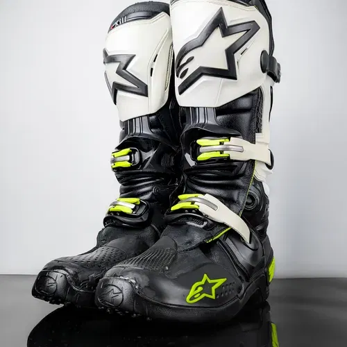 Sz.10 Tech 10•White/Black/Green•Make An Offer!•Alpinestars•SAME Sz.10 Tech 10•White/Black/Green•Make An Offer!•Alpinestars•SAME