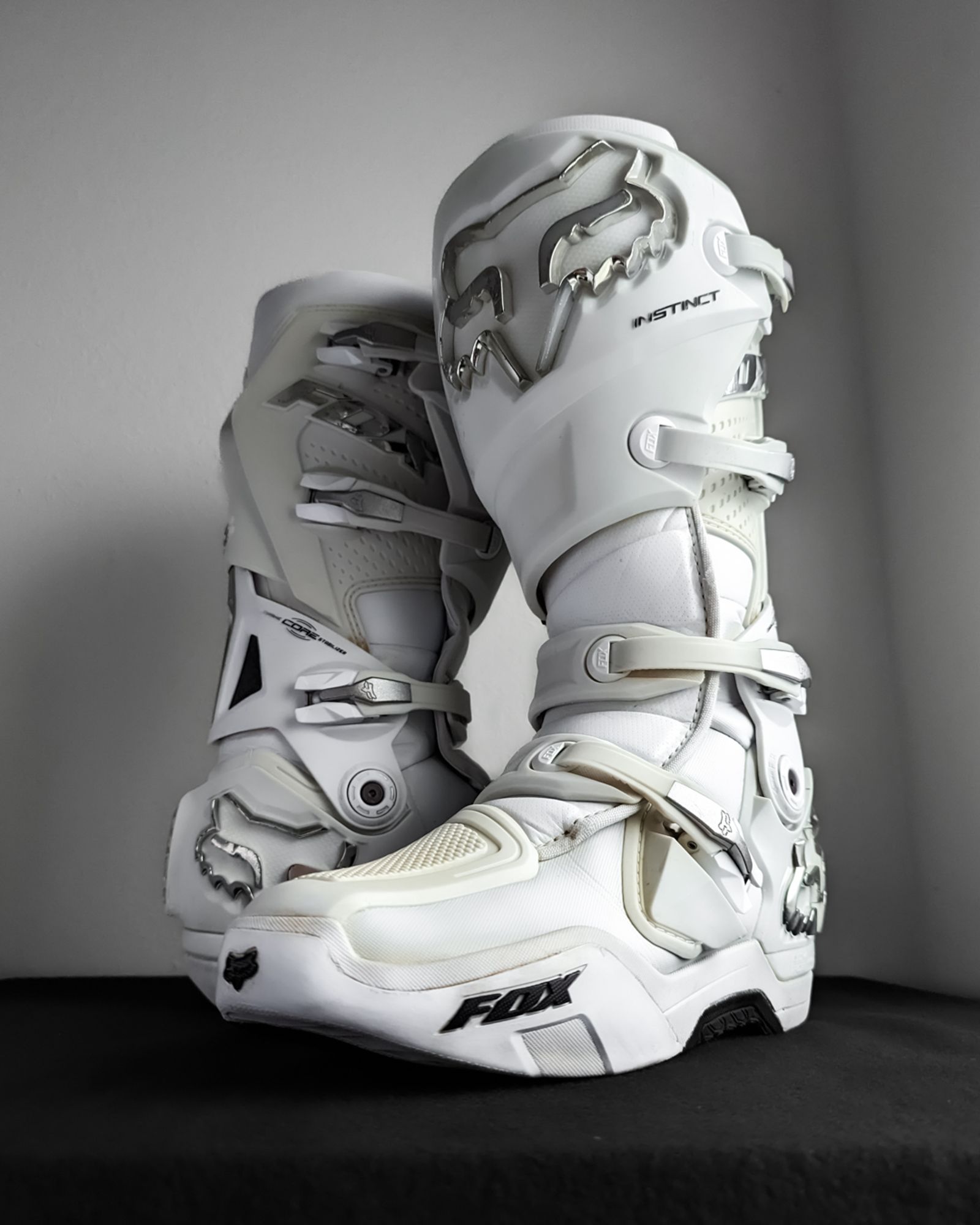 White fox instinct boots discount