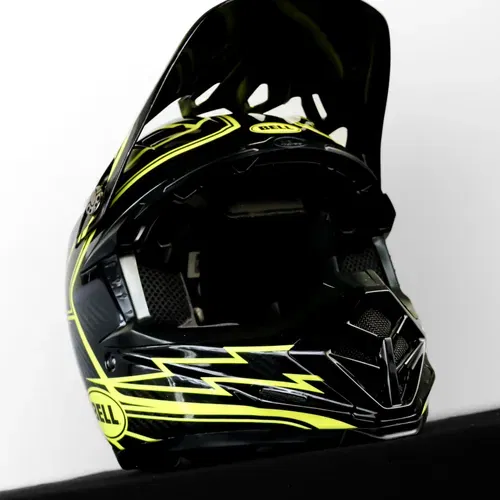 Sz.M Carbon Bell Moto 9 Black/Yellow Helmet