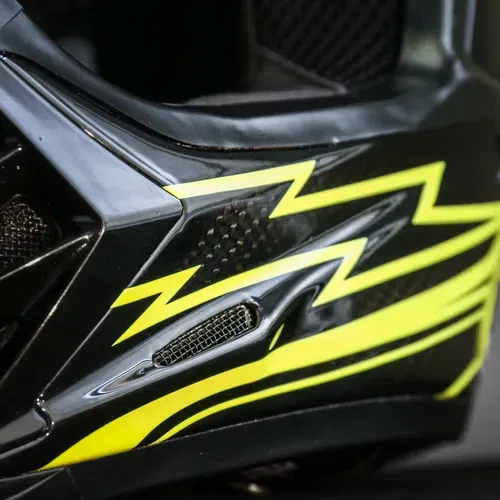 Sz.M Carbon Bell Moto 9 Black/Yellow Helmet