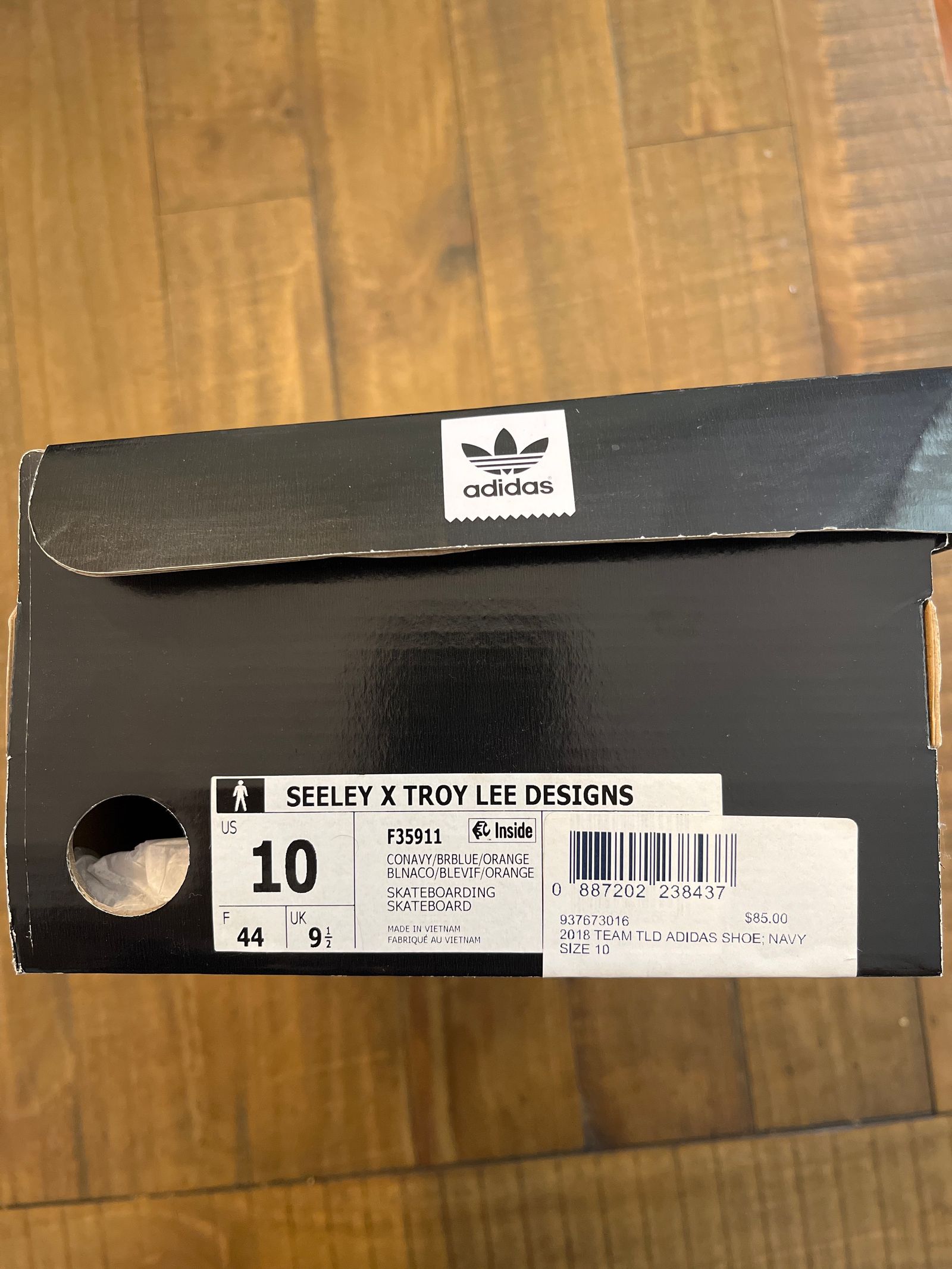 Adidas troy lee trainers top