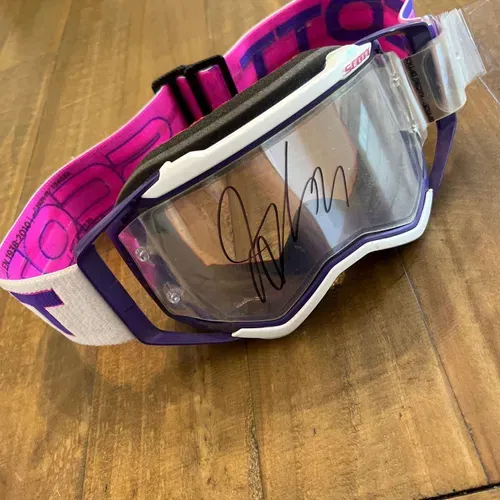 Jason Anderson Budds Creek '22 Goggles & Team Fried Flag