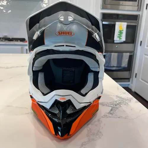 Shoei vfx evo medium