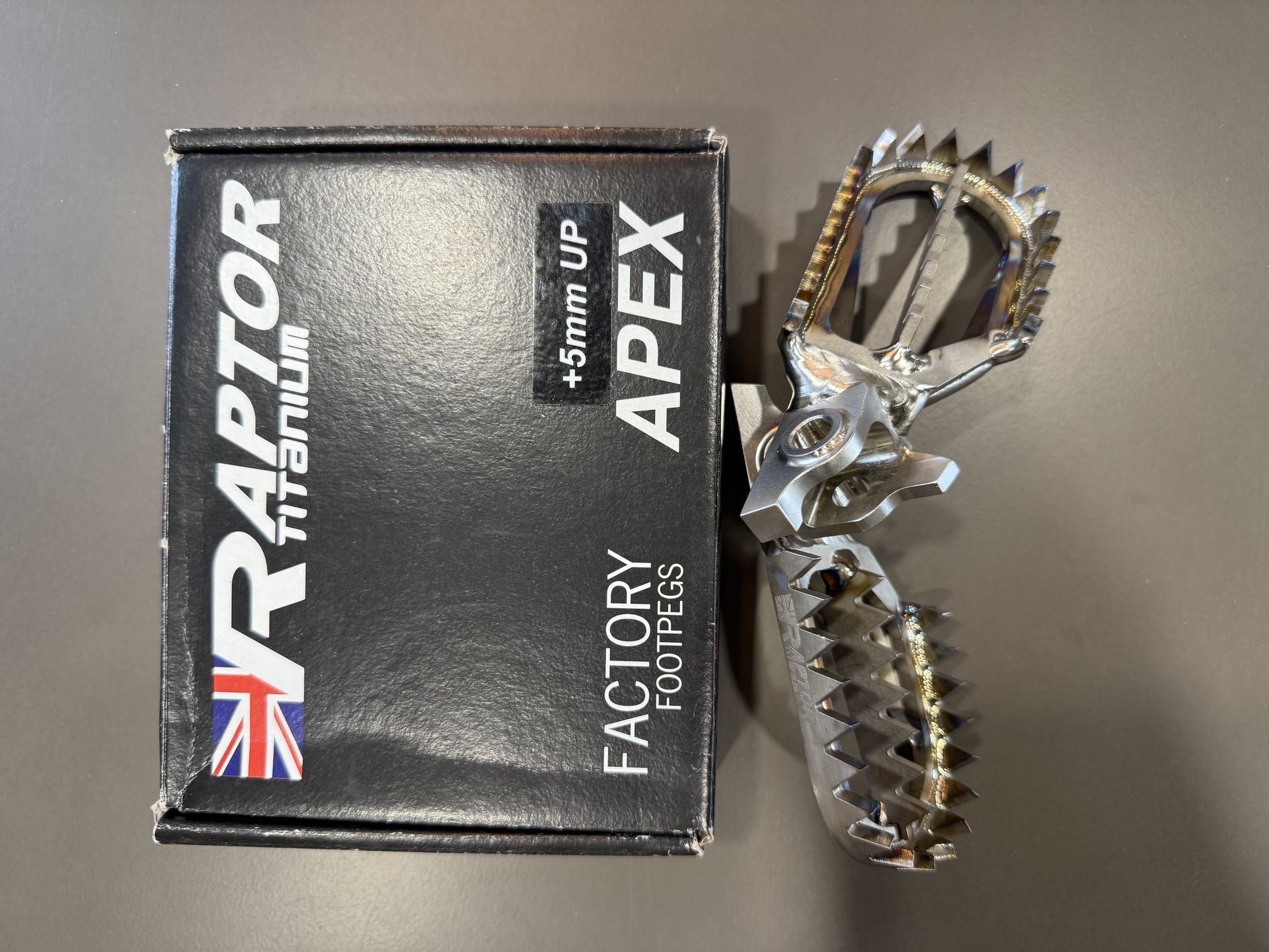 Raptor Titanium Footpegs -5mm UP -Yamaha YZ250F / YZ450F / FX 2023-2025