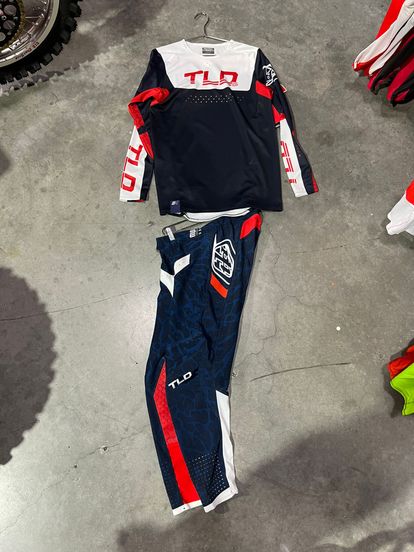 Troy Lee Design Gear Combo SE PRO FRACTURA NAVY / RED  32 M