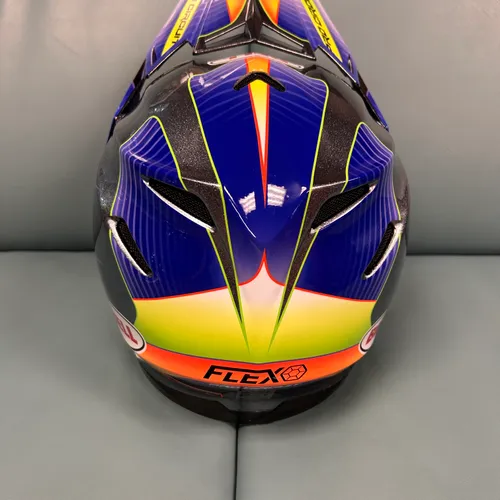 Moto 9s Flex Pro Circuit Replica 23 Gloss Silver / Metallic Flake