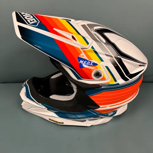 Shoei VFX- EVO Pinnacle Tc 8