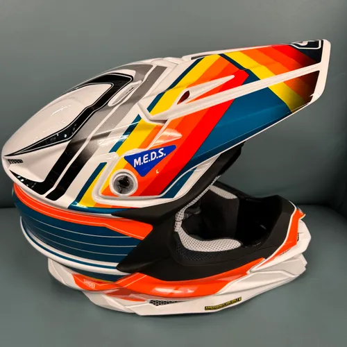 Shoei VFX- EVO Pinnacle Tc 8