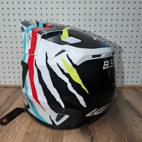 Leatt 8.5 XL Zebra Helmet 