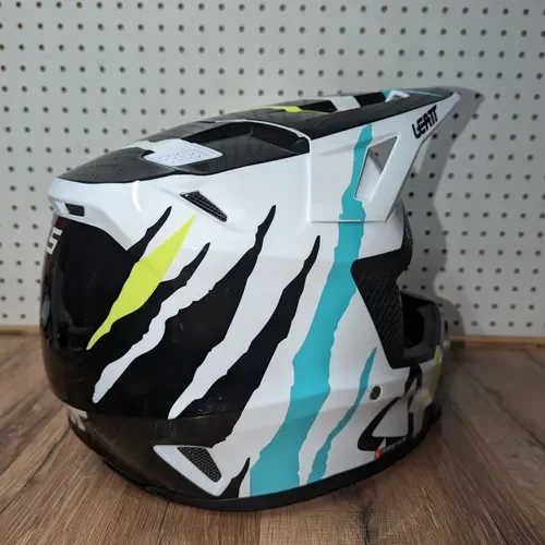 Leatt 8.5 XL Zebra Helmet 