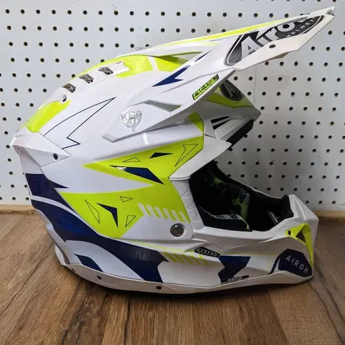 Airoh Aviator 3 2023 Ams2 XL Helmet