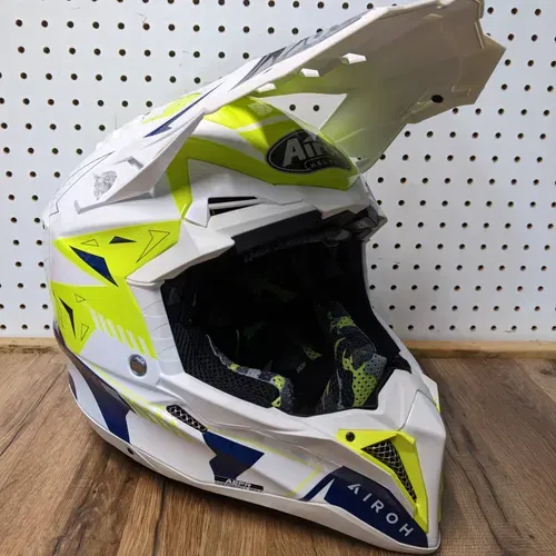 Airoh Aviator 3 2023 Ams2 XL Helmet