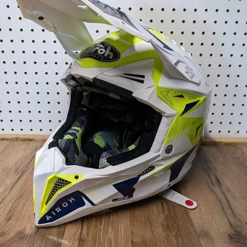 Airoh Aviator 3 2023 Ams2 XL Helmet
