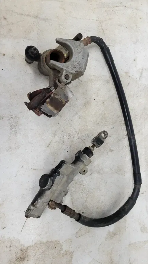 2005 YAMAHA YZ250F REAR BRAKE CALIPER ASSEMBLY MASTER CYLINDER PARTS OR REPAIR