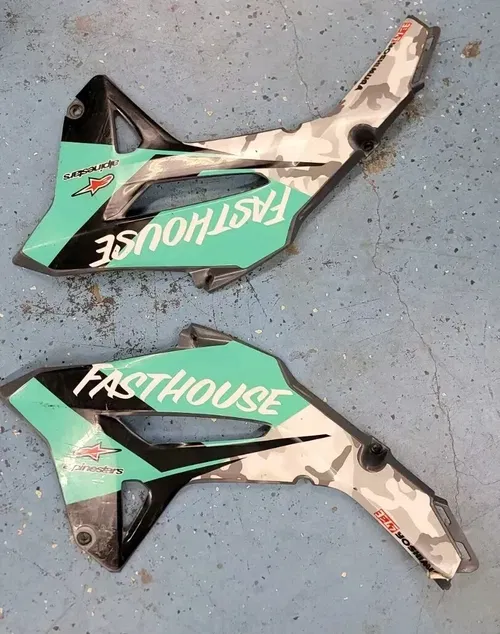 2022 Honda CRF250R Plastics Black Shrouds Fenders Side / Seat Cover Grapkics A/M