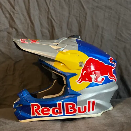 Red Bull Shoei VFX-W