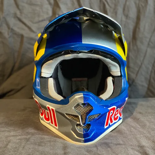 Red Bull Shoei VFX-W