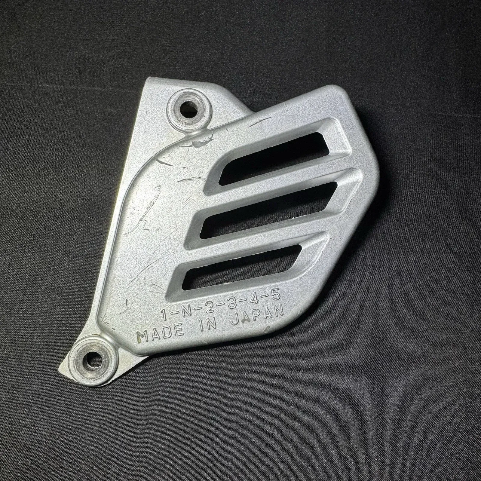 00-24 Yamaha TTR125 TTR 125L TTR 125 OEM Engine Motor Sprocket Cover Chain Guard