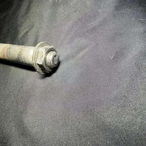 Front Wheel Axle Bolt 2001 YZ450F YZ 250F YZ426F WR250F 1999 2000 2002 2003 2004