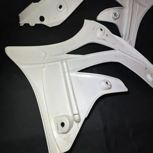 Kawasaki KX450F 12-15 Radiator shrouds left and right side 49089-0779 49089-0780