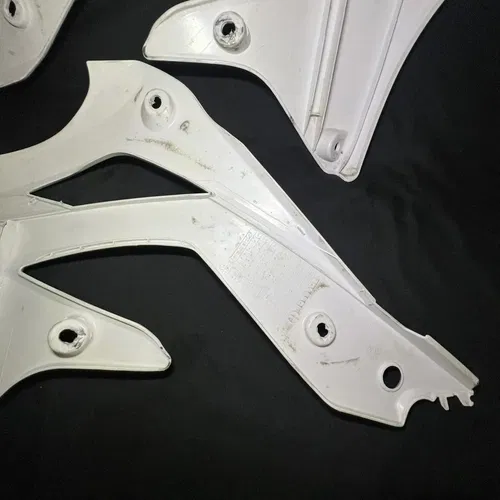 Kawasaki KX450F 12-15 Radiator shrouds left and right side 49089-0779 49089-0780