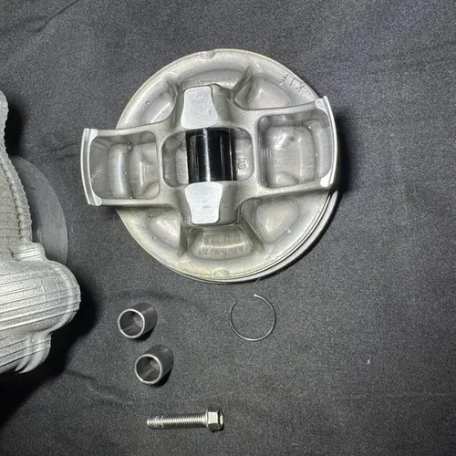 2020-2023 Yamaha YZ450F OEM Cylinder Top End Motor Engine B2W-11311-00-00