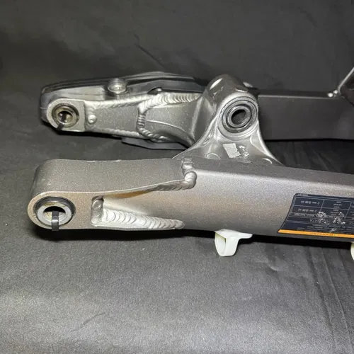 2021-2025 KLX300 KLX 300 Rear Wheel SwingArm And Linkage 33001-0176-458