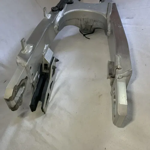 2005-2017 Suzuki DRZ 400 Rear Suspension Swingarm Swing Arm Frame OEM Swinging