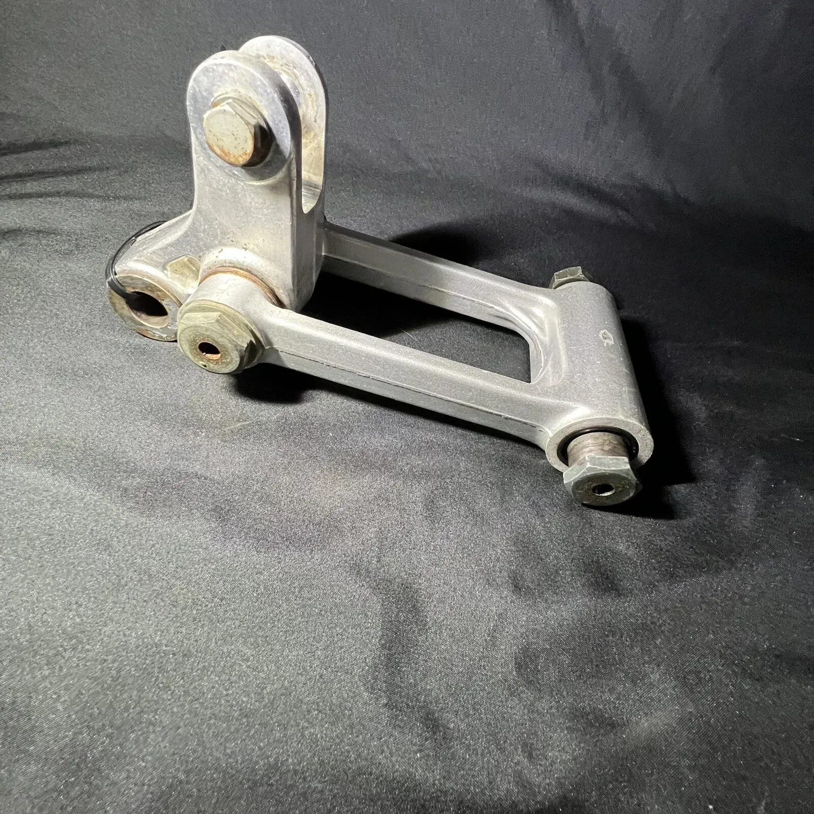 Shock Linkage Arm Link Dog Bone Rear Mono YZ125 YZ250F YZ400F YZ426F WR250F