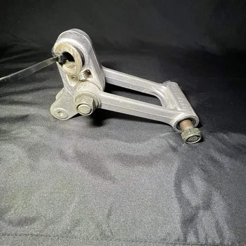Shock Linkage Arm Link Dog Bone Rear Mono YZ125 YZ250F YZ400F YZ426F WR250F