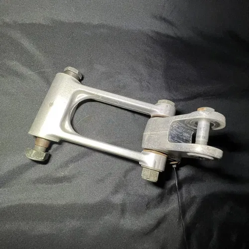 Shock Linkage Arm Link Dog Bone Rear Mono YZ125 YZ250F YZ400F YZ426F WR250F