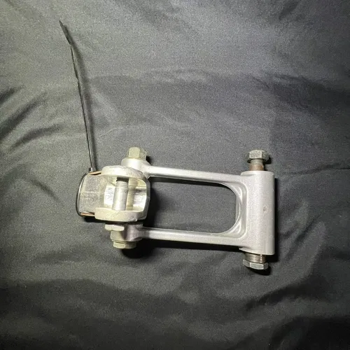 Shock Linkage Arm Link Dog Bone Rear Mono YZ125 YZ250F YZ400F YZ426F WR250F