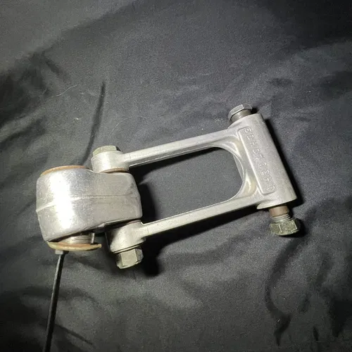Shock Linkage Arm Link Dog Bone Rear Mono YZ125 YZ250F YZ400F YZ426F WR250F