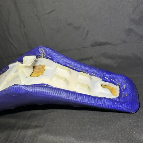 02-18 YAMAHA YZ 85 YZ85 OEM STOCK COMPLETE SEAT FOAM PAN NICE! 5PA-24770-30-00