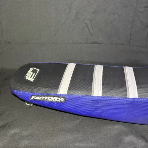02-18 YAMAHA YZ 85 YZ85 OEM STOCK COMPLETE SEAT FOAM PAN NICE! 5PA-24770-30-00
