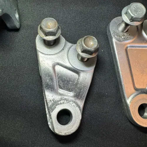 2020 Yamaha YZ450F Motor Mounts Brackets Hangers OEM YZ 450F 2018-2022