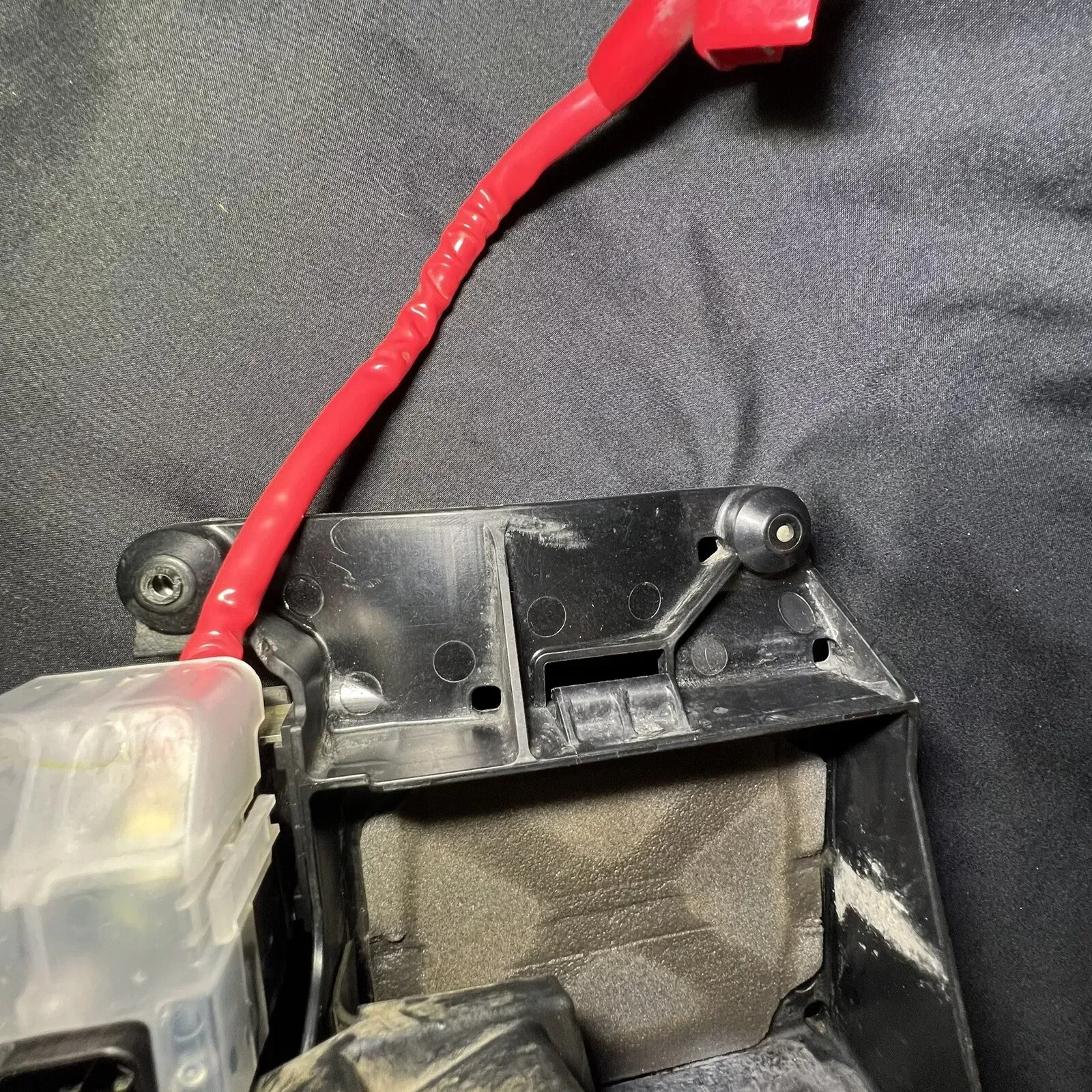 Yamaha YZ250F 19-22 YZ450F 18-22 Battery Box & Relay BR9-82128-00-00  OEM