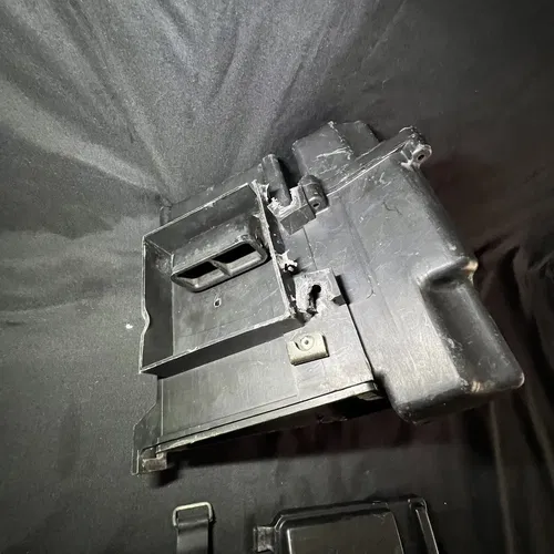 00-23 Yamaha TTR125 TTR 125 Air Box Complete With Strap Air Filter Rubber Fender