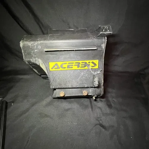 00-23 Yamaha TTR125 TTR 125 Air Box Complete With Strap Air Filter Rubber Fender