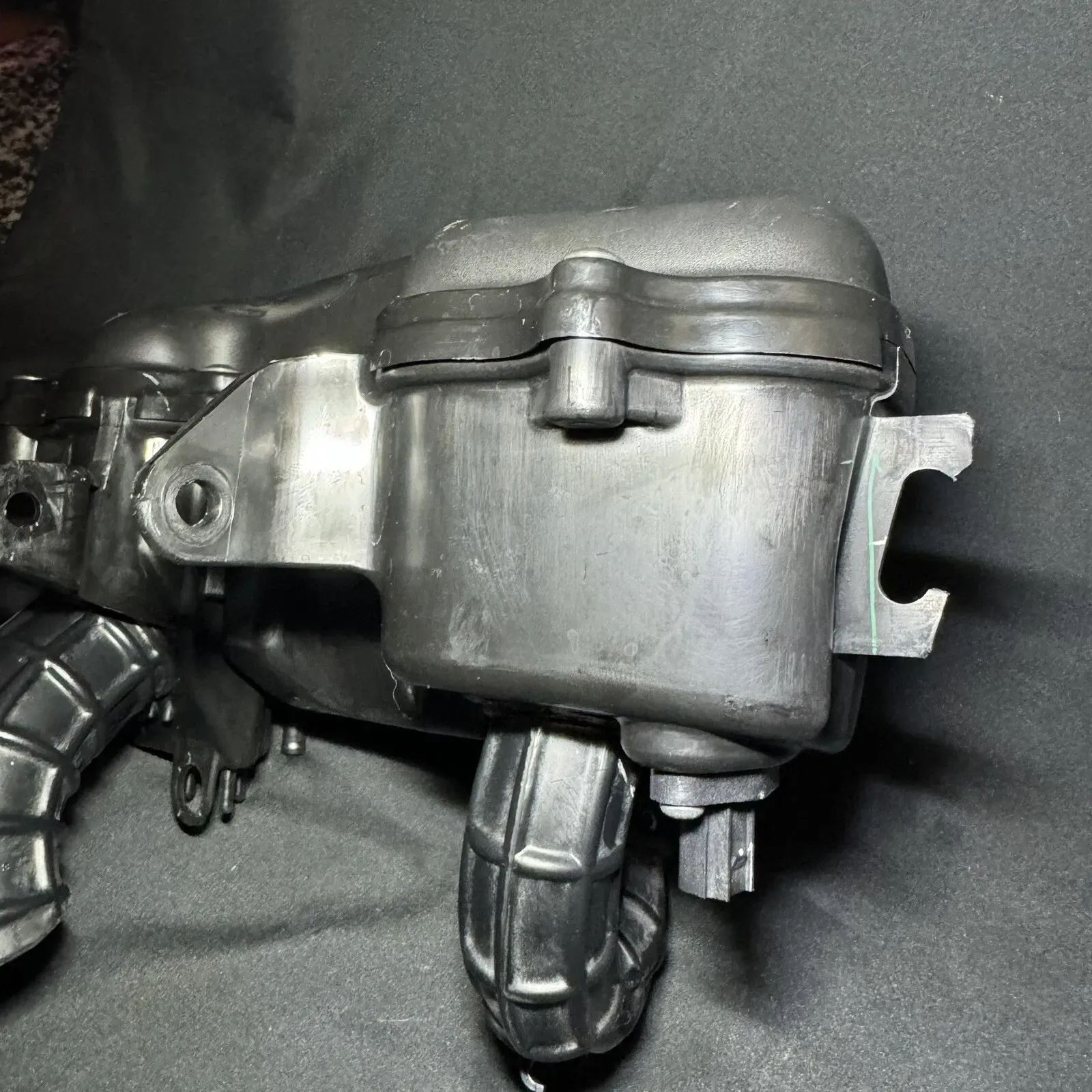 2014-2020 HONDA GROM 125 OEM AIRBOX AIR INTAKE FILTER BOX 17225-K26-921